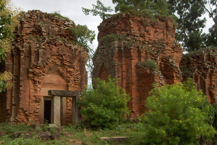 Architecture khmère raffinée du temple Barsaet 