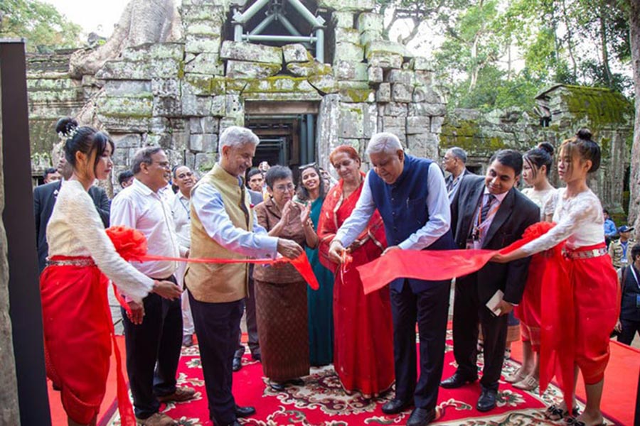 Inauguration de la salle des danseurs rénovée du temple Ta Prohm