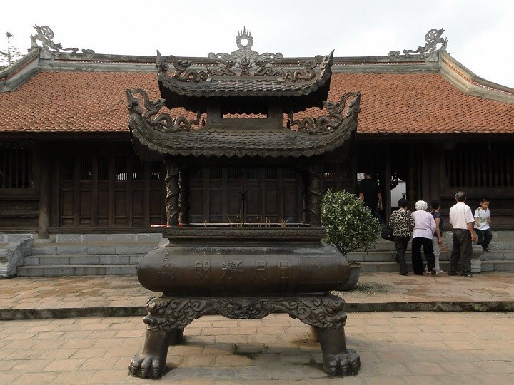 Temple Trung Hoa - situé du côté gauche du temple Thien Truong