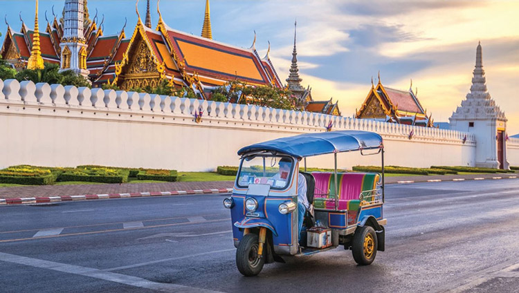 Tuk tuk à Udon Thani- véhicule populaire en Thaïlande