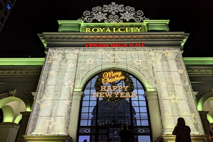 Vincom Royal City est un lieu incontournable lors de mentionner le Noel à Hanoi