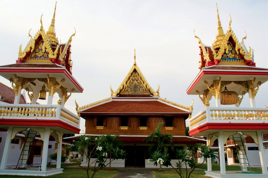 La meilleure période pour visiter Wat Ang Thong Worawihan s’étend de novembre à février