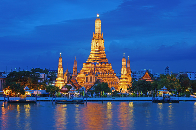 Wat Arun est l'un des temples les plus anciens de Bangkok