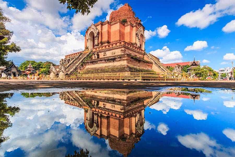 Wat Chedi Luang est l'un des plus anciens temples à Chiang Mai