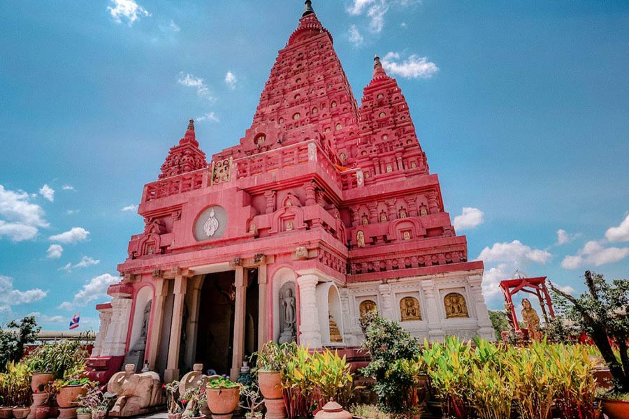 Wat Pa Siri Wattana Wisut - temple bouddhiste éminent réputé pour sa sérénité et sa beauté spirituelle. 