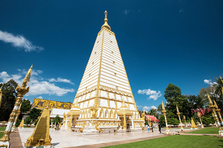 Wat Phra That Nong Bua - destination spirituelle située dans la province d'Ubon Ratchathani