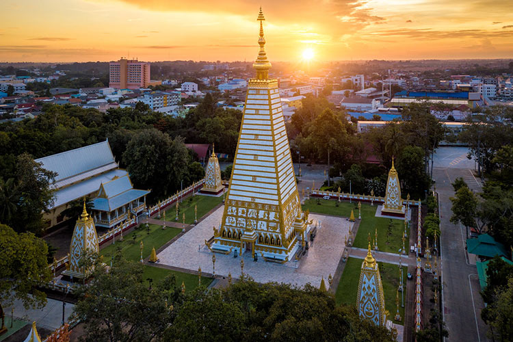 Panorama du temple Wat Phra That Nong Bua