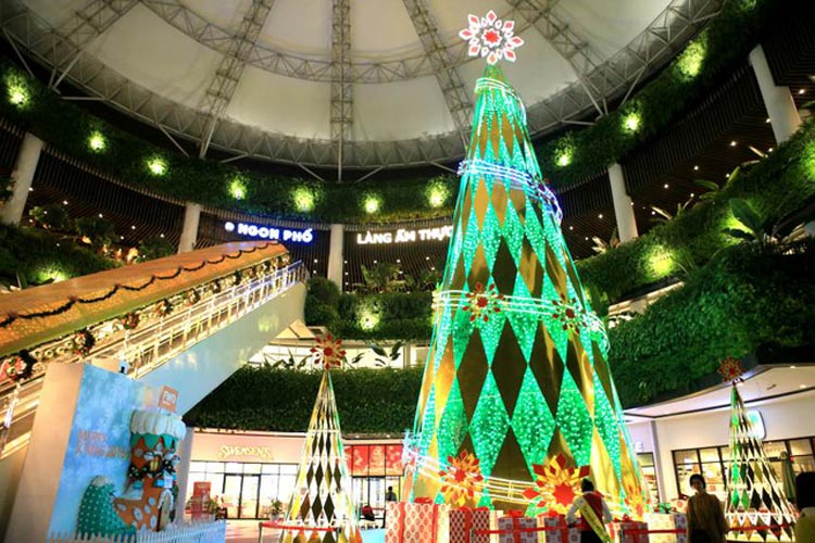 en tant que grand centre commercial à Hanoi, Aeon Mall Long Biên a pas mal d'activités de divertissement pour le Noel 