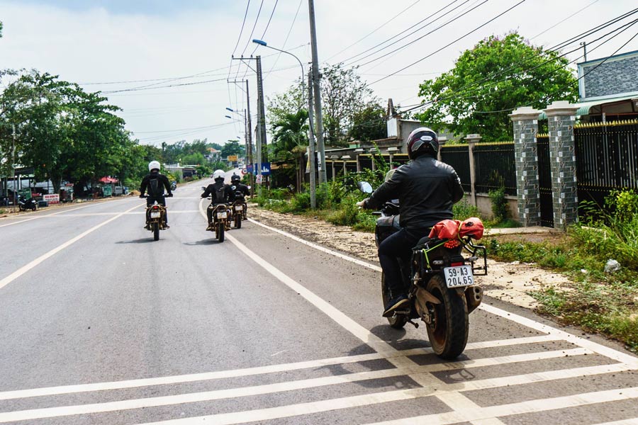 Moto est un moyen de transport pour aller au Delta du Mékong