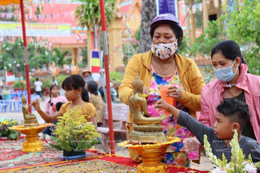 Croyances culturelles et fêtes traditionnelles d'Amnat Charoen