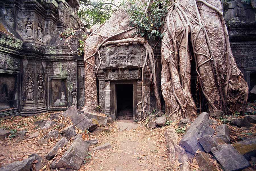 Espace calme et mystérieuse du temple d'Angkor Wat