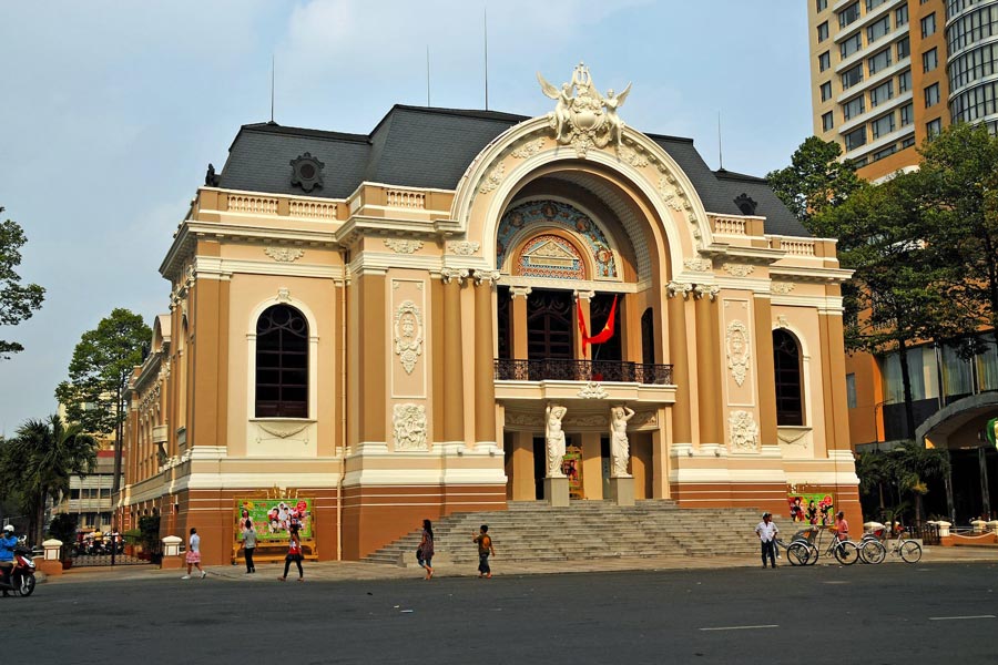 Opéra de Saigon est une des attractions dans le circuit de 5 jours à Ho Chi Minh-Ville