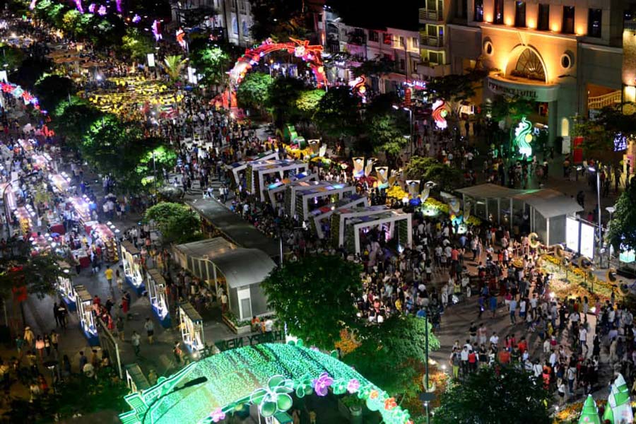 Rue piétonne de Nguyen Hue est une des attractions dans le circuit de 5 jours à Ho Chi Minh-Ville