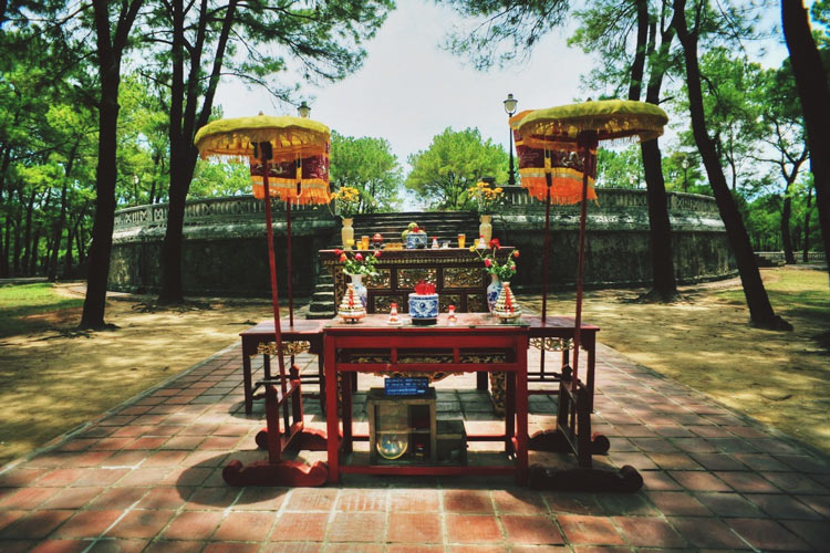 Les visiteurs peuvent admirer et participer à des rituels traditionnels à l'autel de Nam Giao