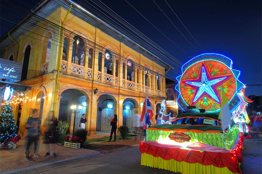 La nuit de Noel au village de Ban Tha Rae à Sakon Nakhon