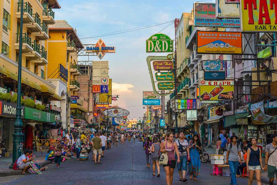 Khao San Road n'est pas moins animée que Chinatown