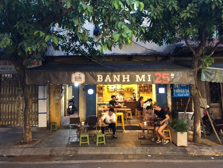 Restaurant de rue Banh Mi 25 à Hanoi
