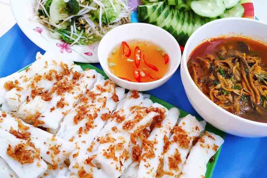Banh muot Nghe An, plat typique du Vietnam central à base de riz finement préparé.