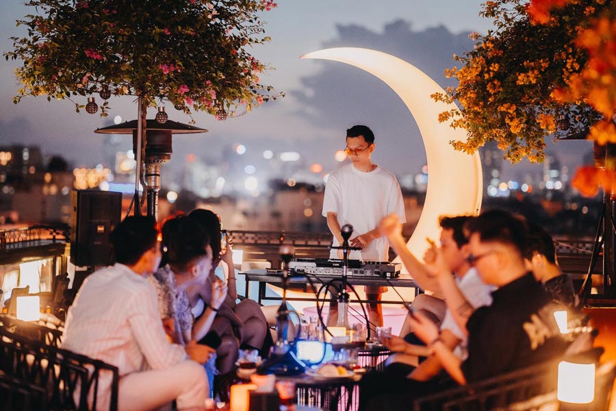 15 bars sur les toits pour explorer Hanoi vue d’en haut