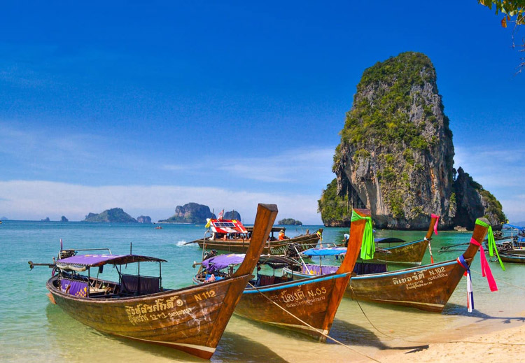 Bateau en bois à Ao Nang