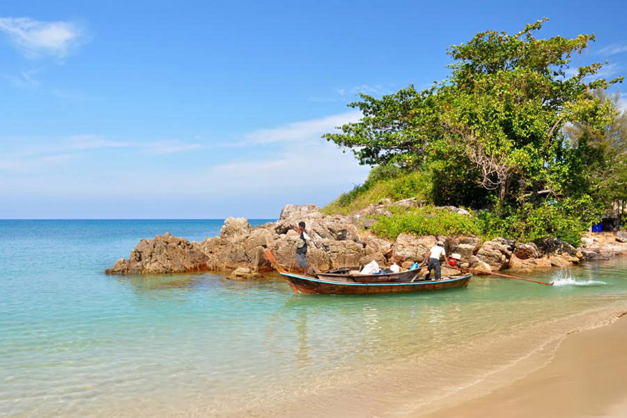 La plage de Klong Nin est l'une des belles plages à Koh Lanta
