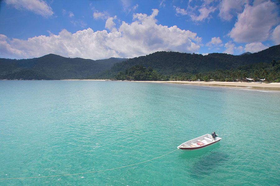 Juara, avec son sable doré et sa jungle tropicale environnante, est une plage sauvage et paisible en Malaisie