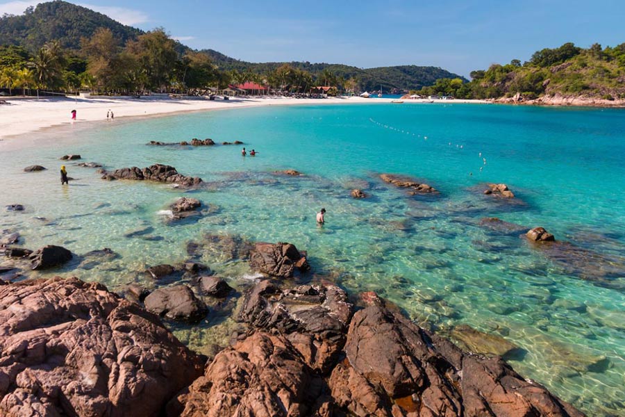 Pasir Panjang est célèbre pour son long rivage et ses palmiers ombragés, un endroit idéal pour se détendre et profiter du soleil