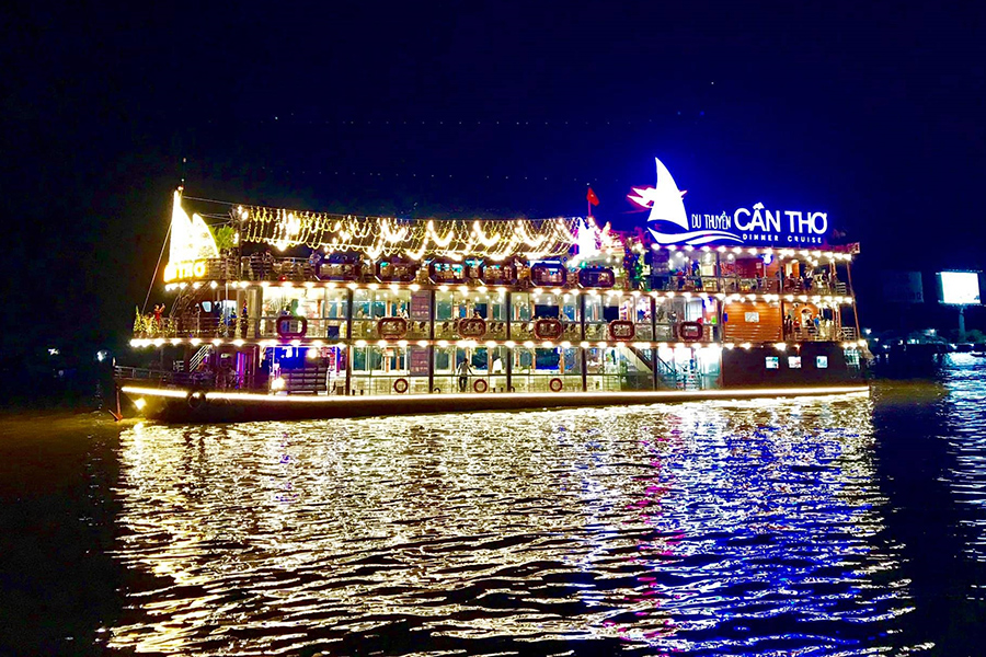 Croisière sur le fleuve à Ninh Kieu