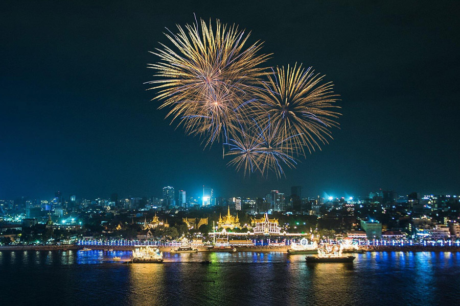 Phnom Penh en fête : courses de pirogues, spectacles et feux d’artifice animent la capitale pour Bon Om Touk