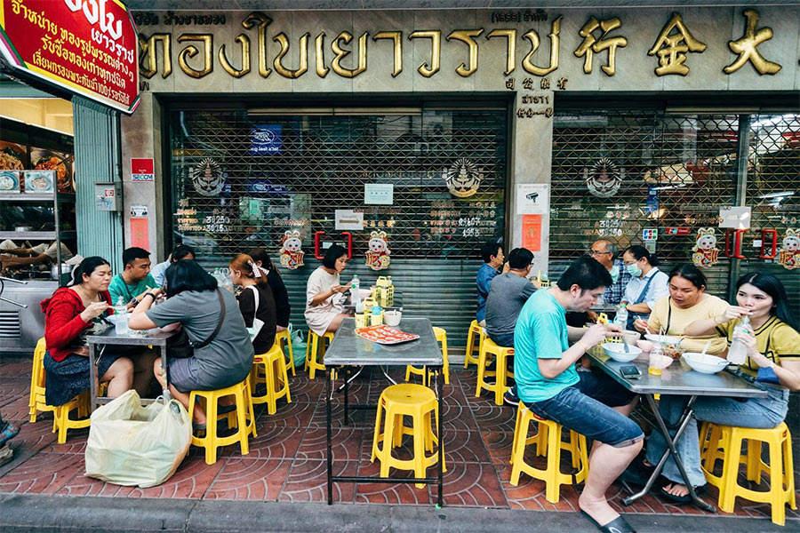 Avec un bas budget de voyage en Thailande, dégustez le street food