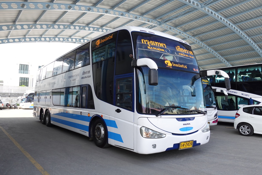 Les bus sont l’un des moyens de transport les plus pratiques en Thaïlande