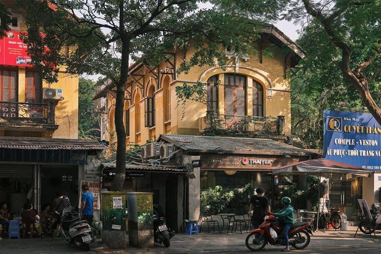 Célébrer Noël à Hanoi dans un ancien café est aussi une expérience intéressante