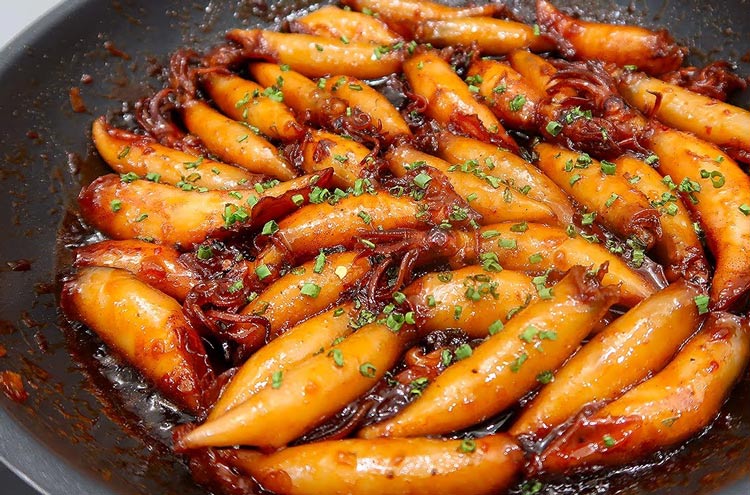 Calamars frits avec sauce de poisson