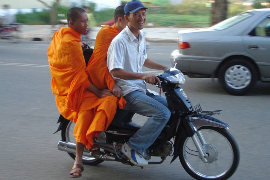 Après le Tuktuk, le Moto-dop est également un moyen de transport fréquemment choisi en raison de sa commodité et de son prix abordable