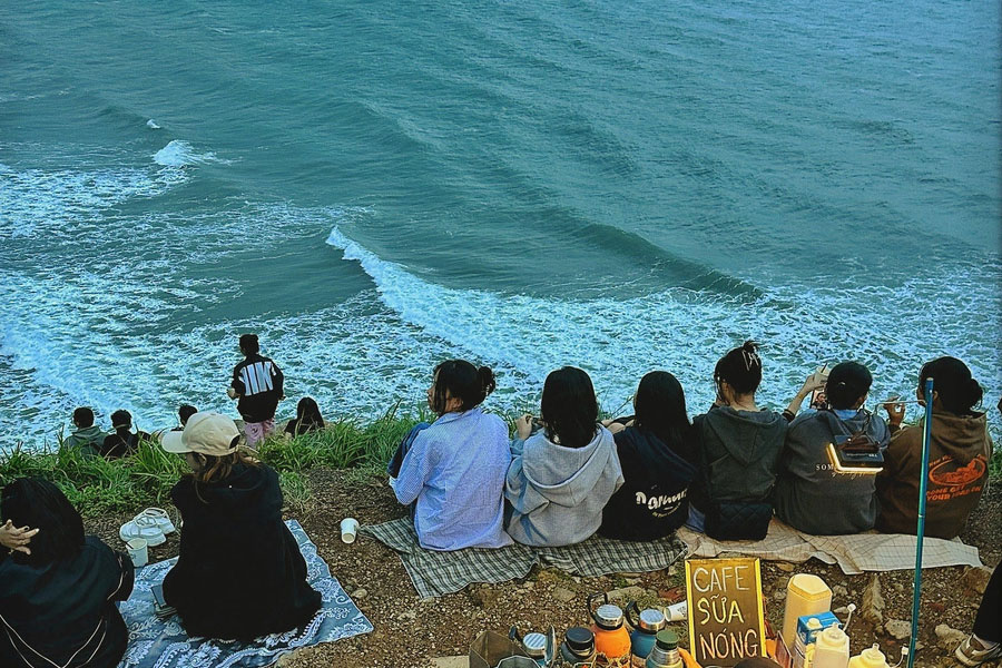 Pique-niquer en famille ou entre amis au cap Nghinh Phong est également un choix idéal