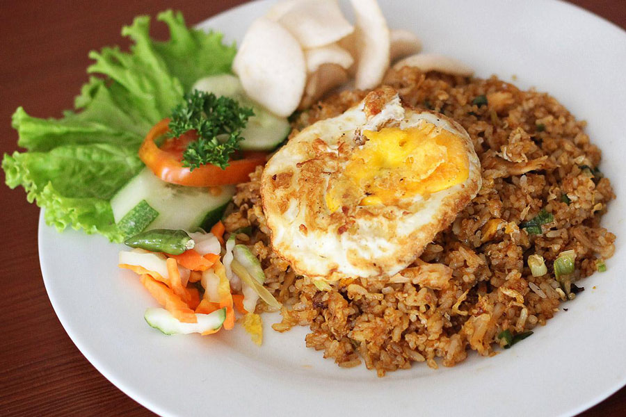 Nasi goreng est un plat typique de la capitale de Jakarta 