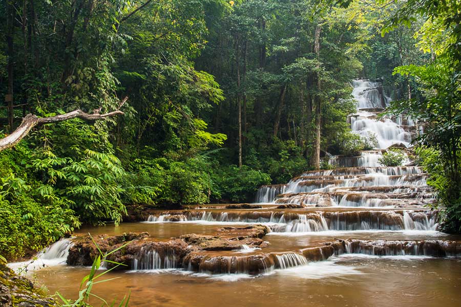 Charme du cascade Namtok Pha Charoen