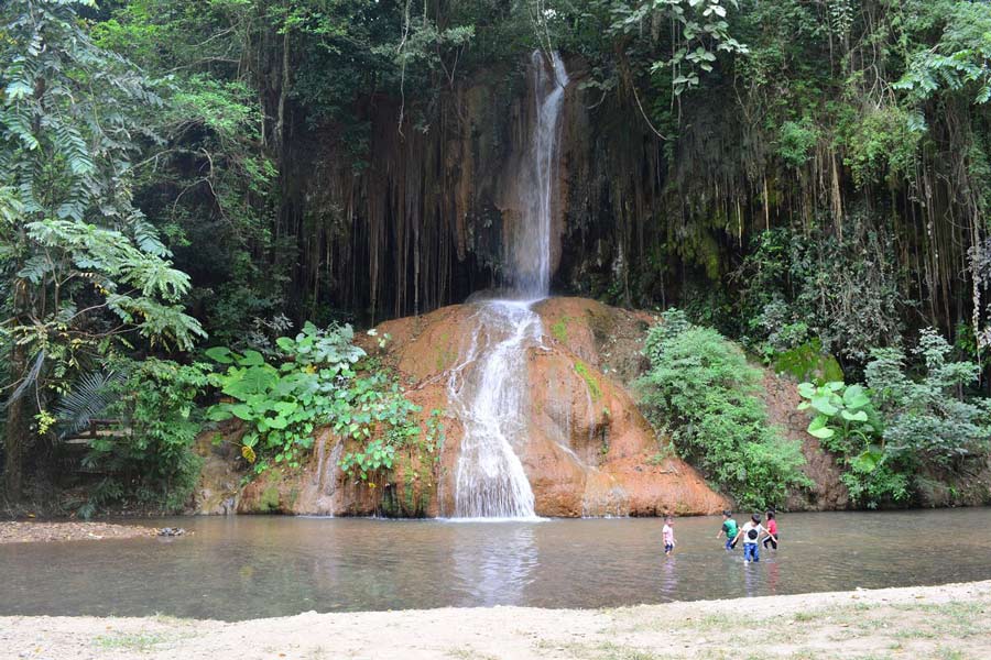 La cascade de Phu Sang attire les amateurs de randonnée