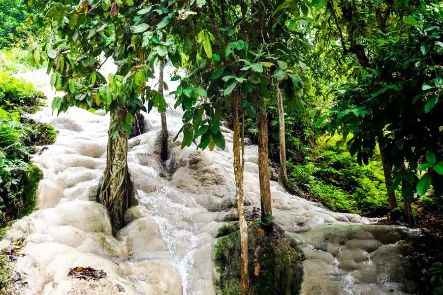 La saison sèche sera la meilleure période pour découvrir la cascade Sticky