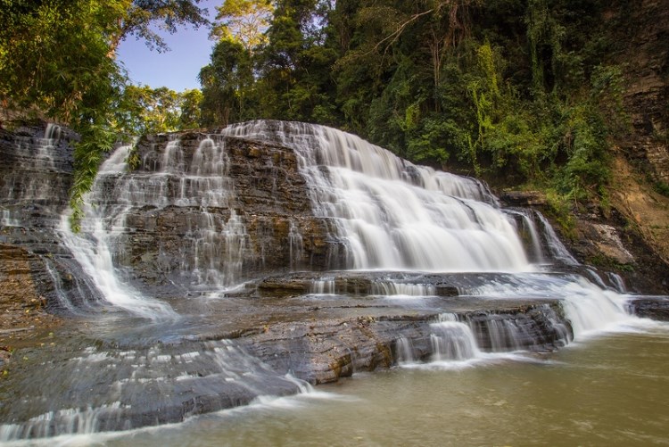 La cascade des Trois Étages ou la cascade de Thuy Tien