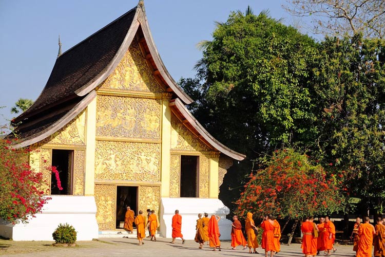 Wat Xieng Thong est le lieu qui se déroule plusieurs de cérémonies bouddhistes