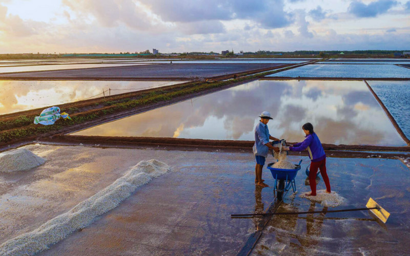 exploration du champs de sel de bac lieu au vietnam