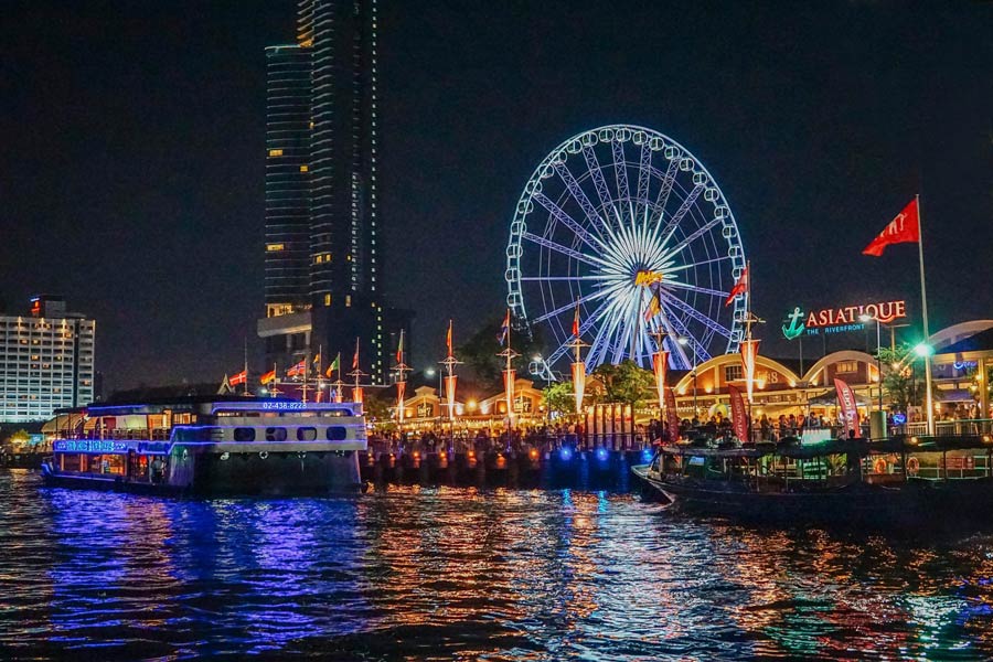 Asiatique the Riverfront est un centre de divertissement situé sur les rives de la rivière Chao Phraya