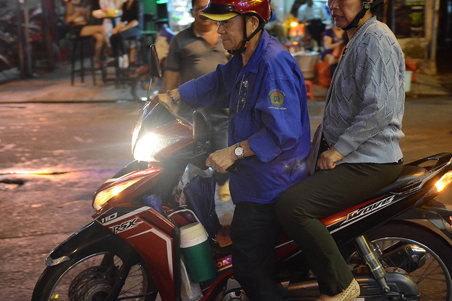 "xe om" - le choix le plus économique pour voyager à Chau Doc