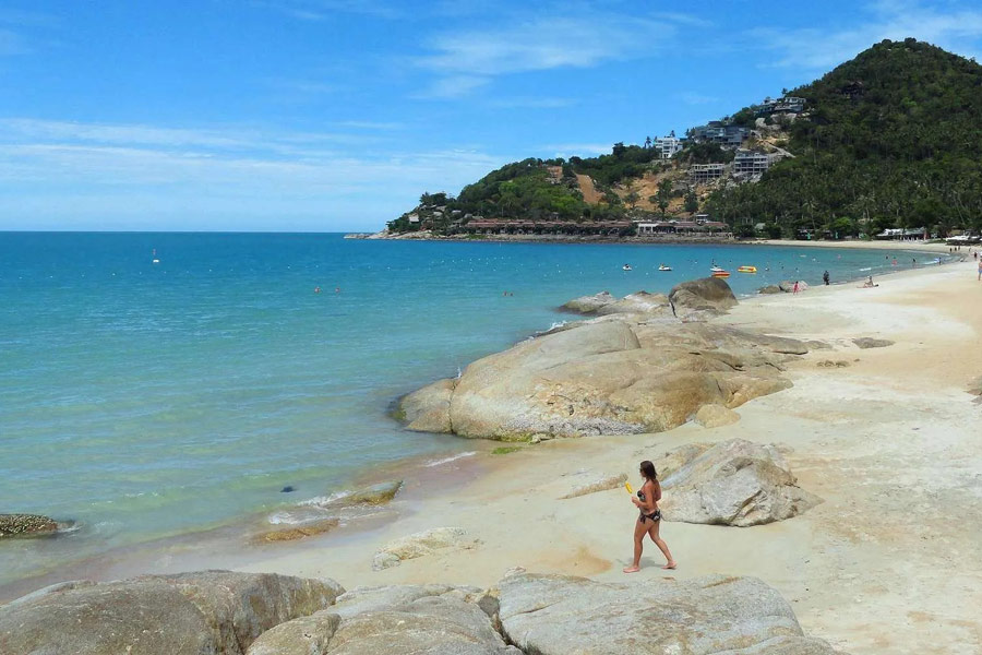 saison sèche est le moment idéal pour se détendre sur cette plage