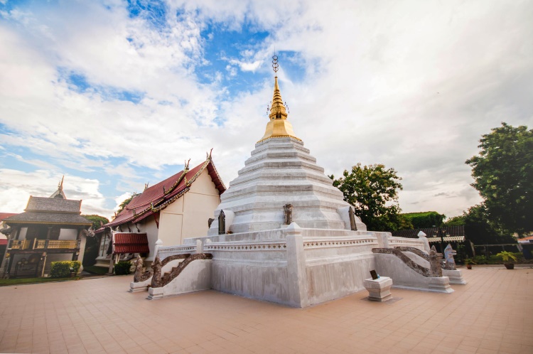 Le chedi de Wat Nong Waeng