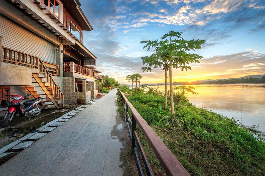 Les visiteurs peuvent admirer le majestueux fleuve Mékong en voyageant autour de Chiang Khan