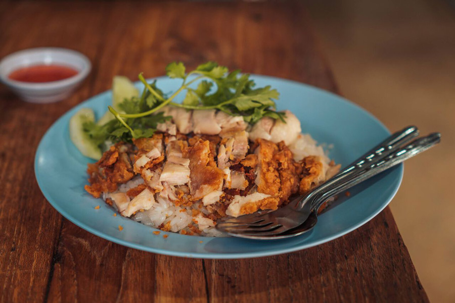 Riz au poulet cuit à la vapeur du restaurant THAILAND Chicken Rice Lamphun