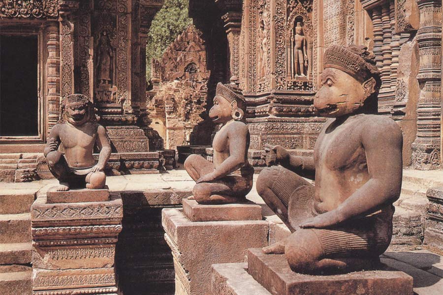 À l'intérieur de Angkor Wat