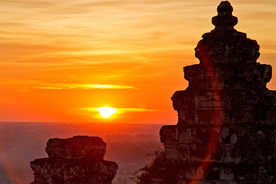 Coucher du soleil sur Angkor Wat à Phnom Bakeng